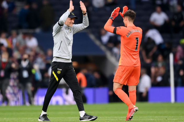 <p>Ket Foto: Foto Thomas Tuchel dan Kepa Arrizabalaga di lapangan (Foto/Twitter/@idextratime)</p>
