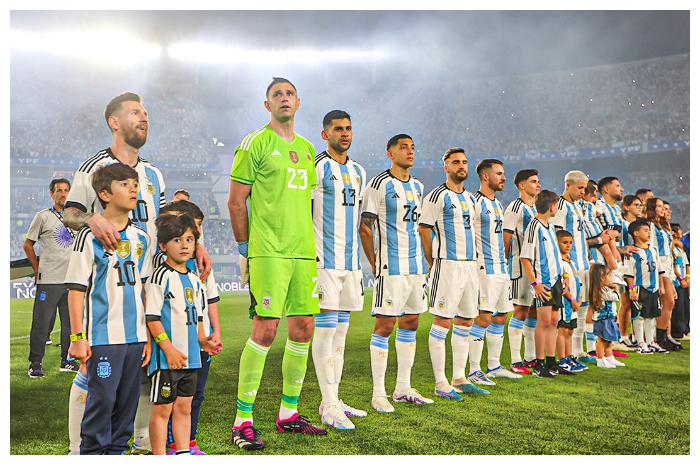 <p>Ket Foto: Foto Skuad Argentina di lapangan (Foto/Twitter/@Argentina)</p>

