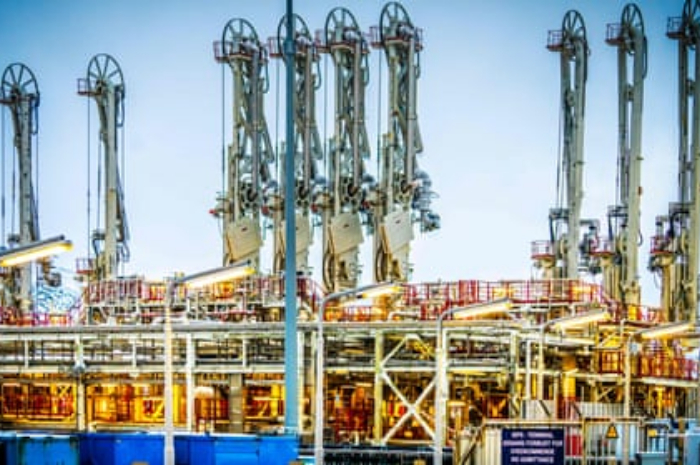 <p>Keterangan Foto: Perusahaan Minyak di Inggris dituduh mengambil untung yang besar, (Foto:/Twitter:/alexlawson)</p>
