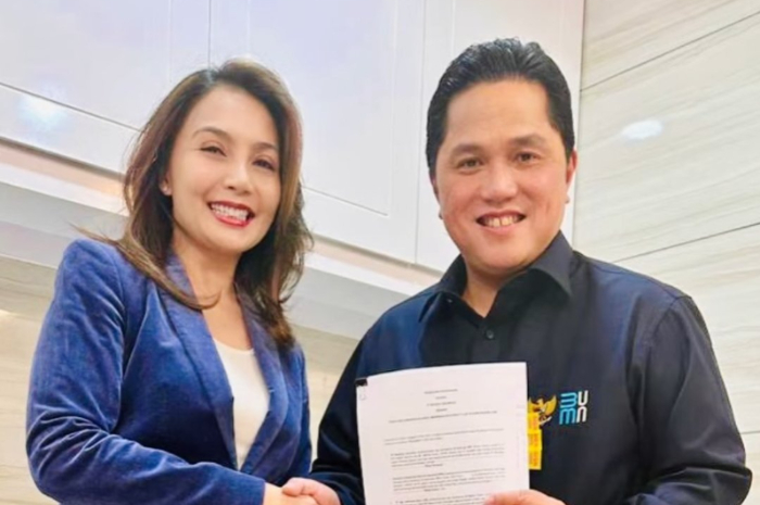 <p>Ket Foto: Foto Ketum PSSI dan Director Programming Acquisition RCTI, Pak Erick Thohir dengan Dini Putri (Foto/Twitter/@idextratime)</p>
