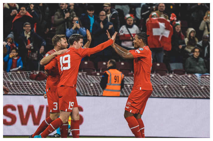 <p>Ket Foto: Foto timnas Swiss rayakan kemenangan di lapangan (Foto/Twitter/Servette FC)</p>
