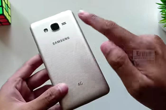 <p>Foto Samsung Galaxy J2 Prime, HP Murah yang punya banyak penggemar (foto/youtube/@ErDev)</p>
