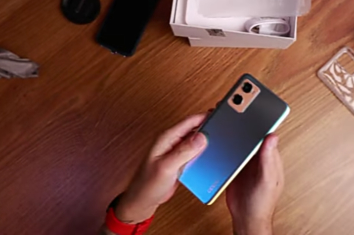 <p>Foto HP Oppo dan Vivo terbaik di awal tahun 2023 (foto/youtube/denzhopro)</p>
