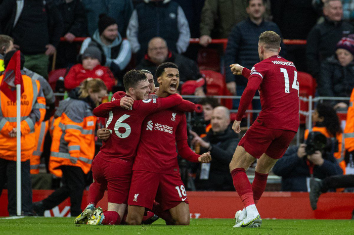 <p>Ket. Foto: Para Pemain Liverpool (Foto/Twitter/@LFC)</p>
