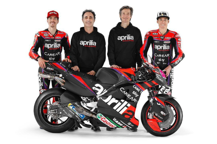 <p>Ket. Foto: Direktur Tim Balap Aprilia Bersama dengan Aleix Espargaro dan Maverick Vinales (Foto/Instagram/@maverick12official)</p>

