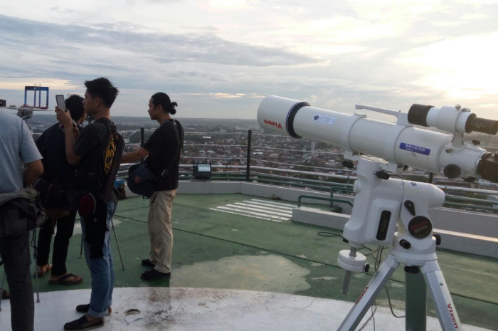 <p>Ket. Foto: Suasana Pelaksanaan Rukyatul Hilal (Foto/Twitter/@Kemenag_RI)</p>
