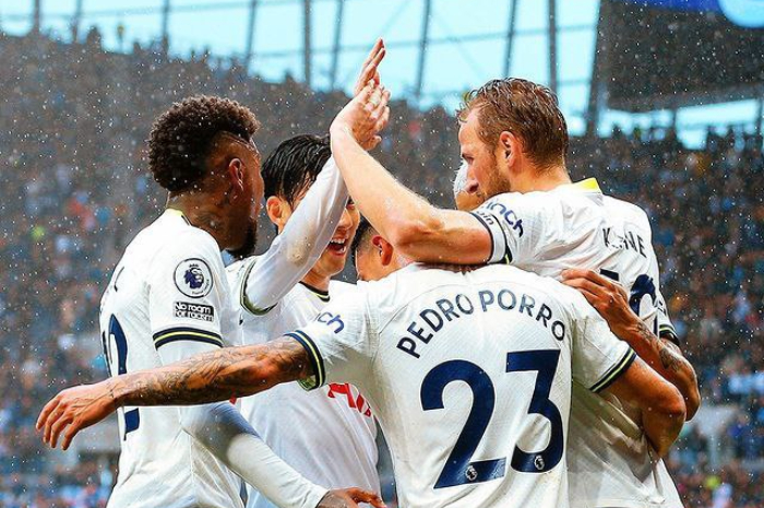 <p>Ket. Foto: Para pemain Tottenham Hotspur ketika merayakan golnya, di laga melawan Crystal Palace (Foto/Instagram/@spursofficial)</p>
