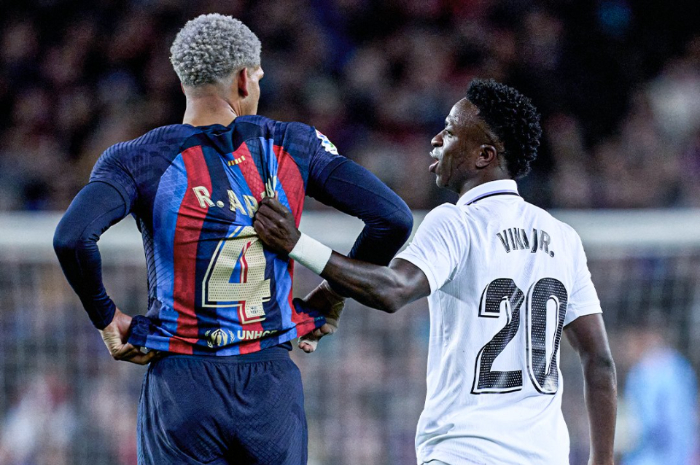 <p>Ket Foto: Foto Araujo dan Vini saat di lapangan (Foto/Twitter/ESPN FC)</p>

