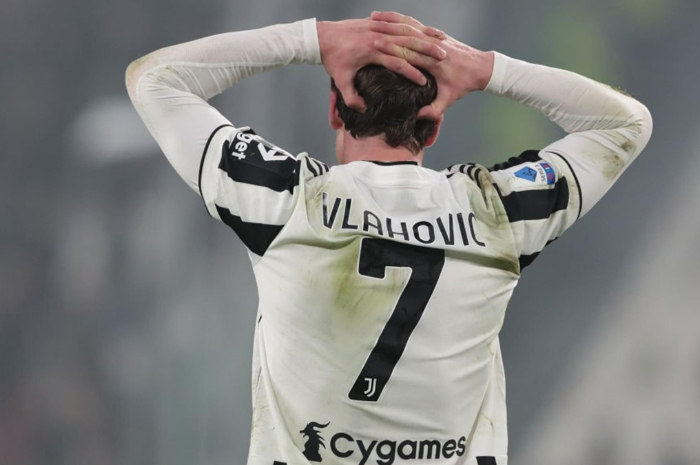 <p>Ket Foto: Foto Dusan Vlahovic sedang berada di lapangan (Foto/Twitter/@idextratime)</p>
