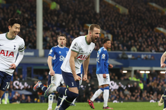 <p>Ket Foto: Foto Harry Kane selebrasi di lapangan (Foto/Twitter/Tottenham Hotspur)</p>

