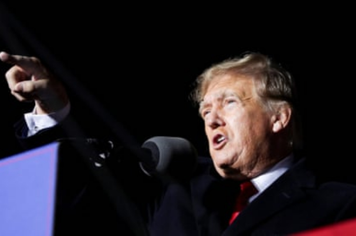 <p>Keterangan Foto: Donald Trump yang dilaporkan atas upaya pembatalan pemilihan 2020, (Foto:/Twitter/Aliyysapointer)</p>
