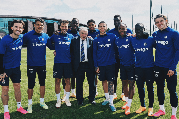<p>Ket Foto: Foto para pemain Chelsea sedang berkumpul di lapangan (Foto/Twitter/Chelsea)</p>
