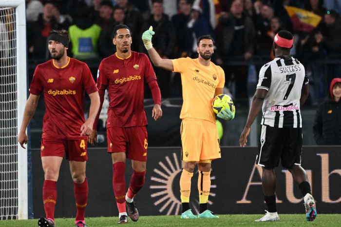 <p>Ket. Foto: Pertandingan AS Roma ketika bertandang ke markas Feyenoord di Liga Europa leg 1 (Foto/Twitter/@OfficialASRoma)</p>
