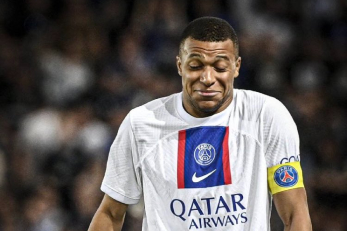 <p>Ket Foto: Foto Kylian Mbappe terlihat tertawa di lapangan (Foto/Twitter/@idextratime)</p>
