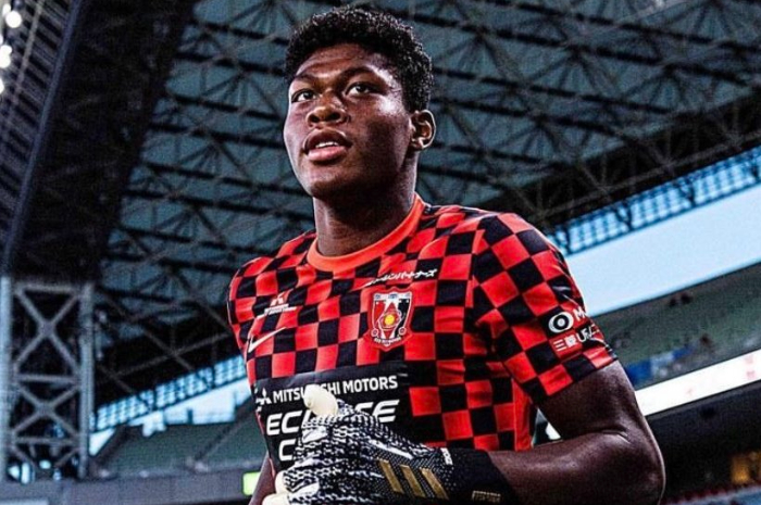 <p>Ket Foto: Foto pemain Urawa Reds yang menolak masuk Manchester United (Foto/Twitter/@idextratime)</p>

