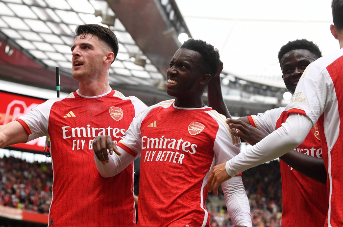 <p>Ket Foto: Foto skuad Arsenal selebrasi di lapangan (Foto/Twitter/@idextratime)</p>
