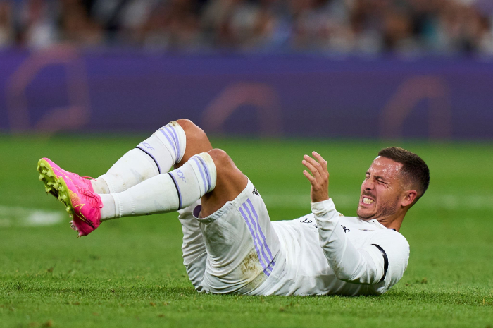 <p>Ket Foto: Foto pemain Real Madrid, Eden Hazard terlihat kesakitan di lapangan (Foto/Twitter/@idextratime)</p>
