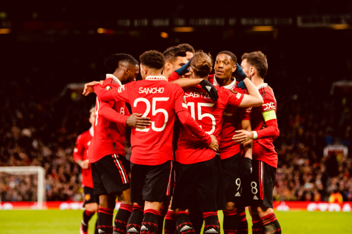 <p>Ket Foto: Foto skuad Manchester di lapangan (Foto/Twitter/Manchester United)</p>
