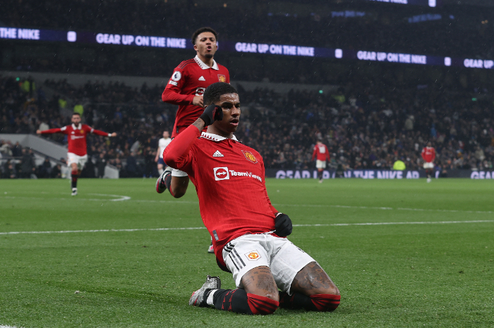 <p>Ket Foto: Foto pemain Manchester United selebrasi di lapangan (Foto/Twitter/Manchester United)</p>
