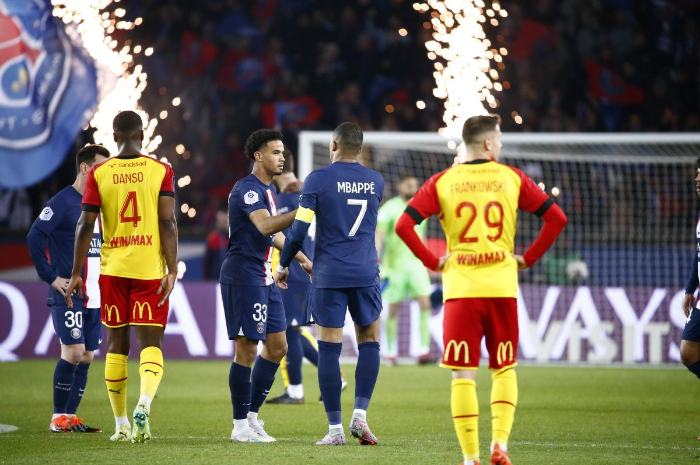 <p>Ket Foto: Foto skuad PSG rayakan kemenangan di lapangan (Foto/Twitter/Paris Saint-Germain)</p>
