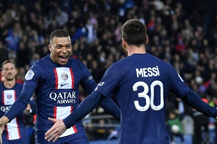 <p>Ket Foto: Foto K. Mbappe dan L. Messi  di lapangan (Foto/Twitter/Paris Saint-Germain)</p>
