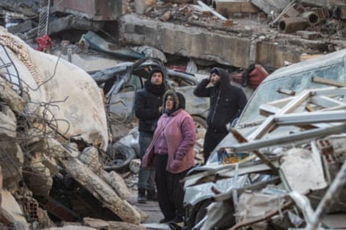 <p>Keterangan foto: korban tewas akibat gempa bumi terus meningkat, (Foto:/Twitter/@sysannov)</p>
