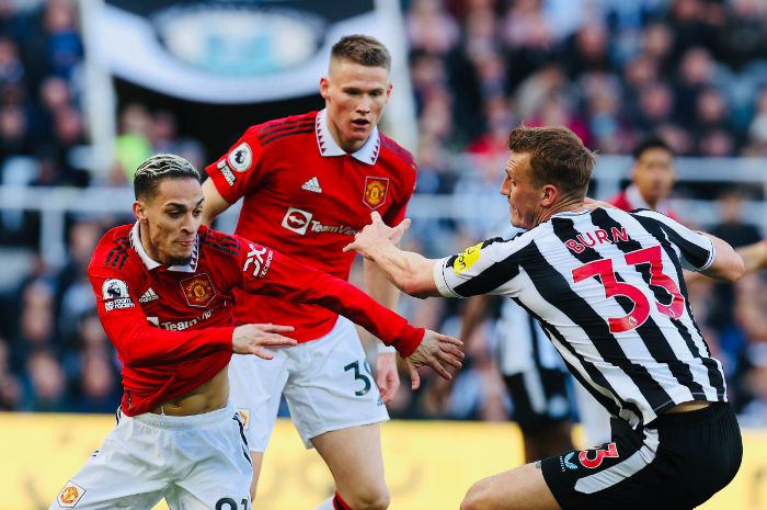 <p>Ket Foto: Foto duel pemain Man United di lapangan (Foto/Twitter/Manchester United)</p>
