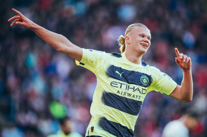 <p>Ket Foto: Foto Erling Haaland selebrasi di lapangan (Foto/Twitter/Manchester City)</p>
