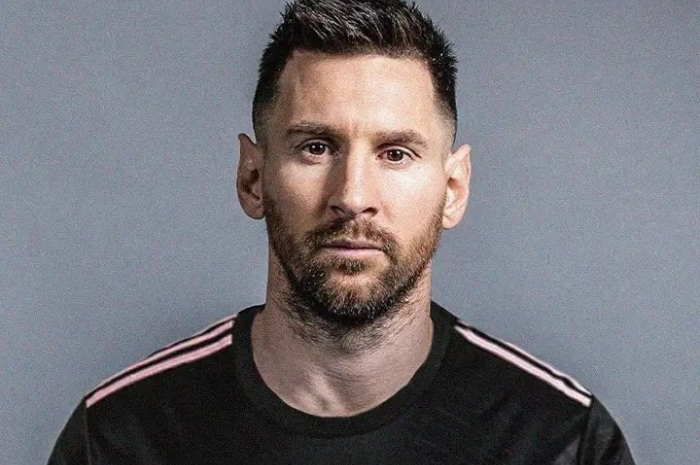 <p>Ket Foto: Foto Lionel Messi menggunakan seragam Klub Inter Miami (Foto/Twitter/@faktasepakbola)</p>
