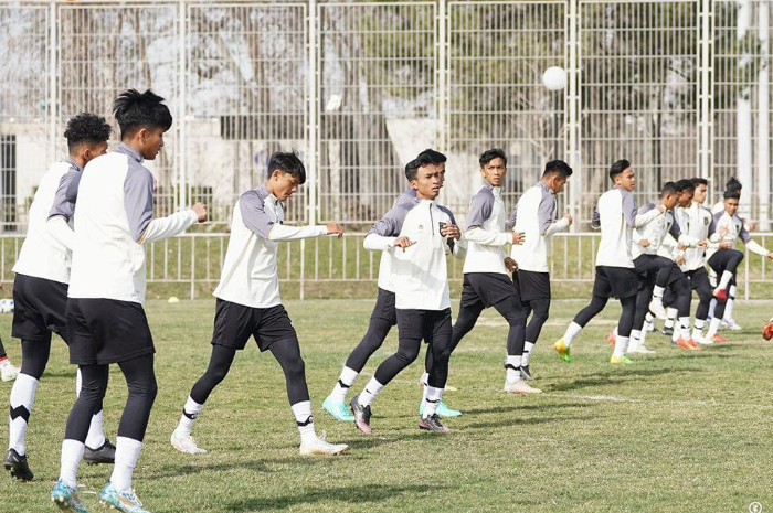 <p>Ket. Foto: Para Pemain Timnas Indonesa U-20 Melakukan Latihan (Foto/Instagram/@pssi)</p>