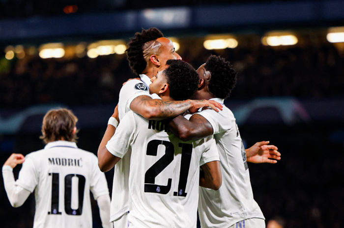 <p>Ket Foto: Foto skuad Real Madrid di lapangan sedang selebrasi (Foto/Twitter/Real Madrid)</p>
