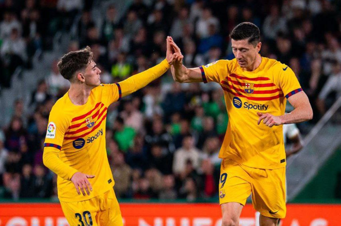 <p>Ket: Foto: Pablo Gavi dan Robert Lewandowski yang merupakan pemain andalan Barcelona (Foto/Twitter/@FCBarcelona)</p>
