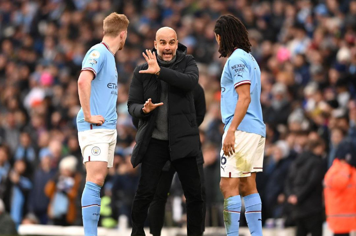 <p>Ket. Foto: Pep Guardiola Manajer Manchester City Bersama Pemain Asuhannya (Foto/Instagram/@pepteam)</p>
