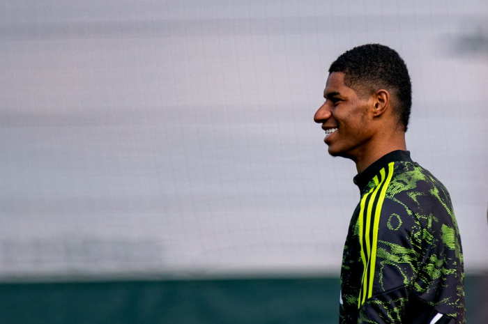 <p>Ket Foto: Foto Marcus Rashford latihan di lapangan (Foto/Twitter/Manchester United)</p>
