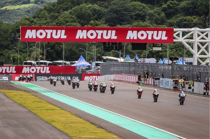 <p>Ket. Foto: Suasana Balapna WSBK di Sirkuit Mandalika, Lombok (Foto/Instagram/@worldsbk)</p>
