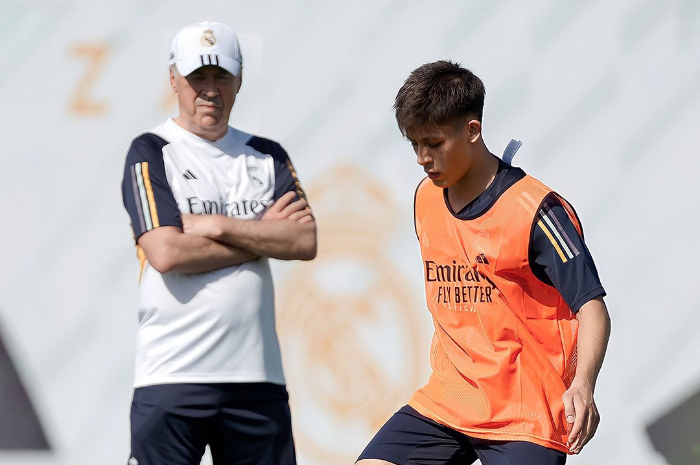 <p>Ket Foto: Foto Carlo Ancelotti dan Arda Guler sedang Latihan (Foto/Twitter/@idextratime)</p>
