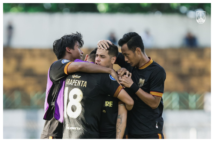 <p>Ket Foto: Skuad Persis Solo di lapangan (Foto/Twitter/PERSIS)</p>
