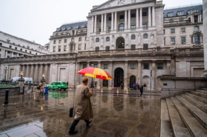 <p>Keterangan Foto: Bank England diminta menaikan suku bunga menghadapi Inflasi,(Foto:/Twitter/jenniferanthony)</p>
