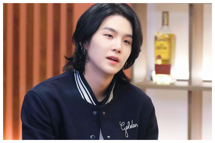 <p>Ket Foto: Suga BTS berkolaborasi dengan IU di album D-Day yang akan rilis di April mendatang (Foto/Instagram/@agustd)</p>
