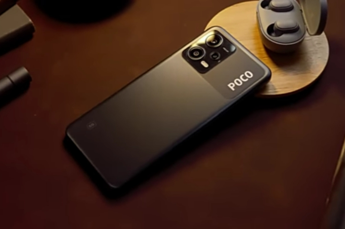 <p>Foto Poco X5 5G Hp calon juara di seri Poco dengan harga Rp 3 jutaan (foto/youtube/@GadgetIn)</p>
