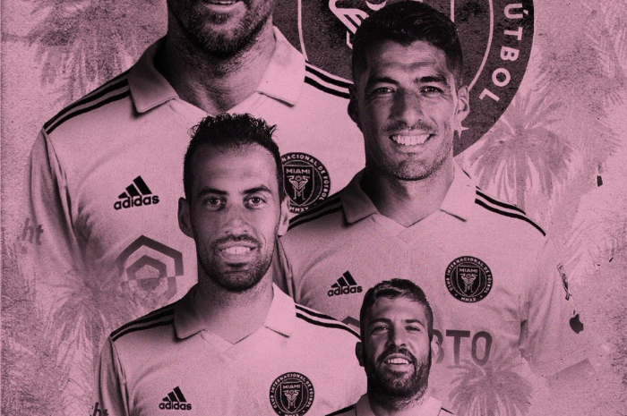 <p>Ket Foto: Foto Luis Suarez dan mantan pemain Barcelona lainnya kenakan jersey Inter Miami (Foto/Twitter/@idextratime)</p>
