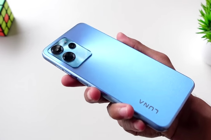 <p>Foto HP Luna V6, Hp lokal yang punya spesifikasi tinggi (foto/youtube/@ErDev)</p>
