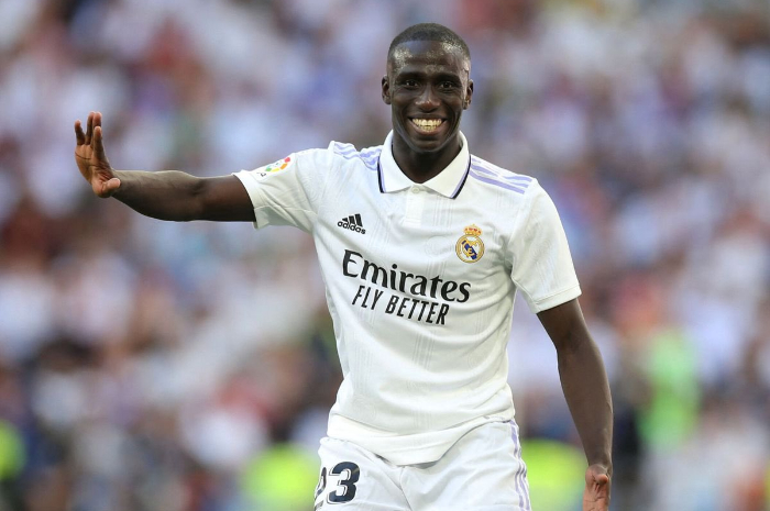 <p>Ket Foto: Foto Ferland Mendy yang Kembali cedera (Foto/Twitter/@idextratime)</p>