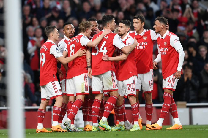 <p>Ket Foto: Foto skuad Arsenal sedang selebrasi di lapangan (Foto/Twitter/Arsenal)</p>
