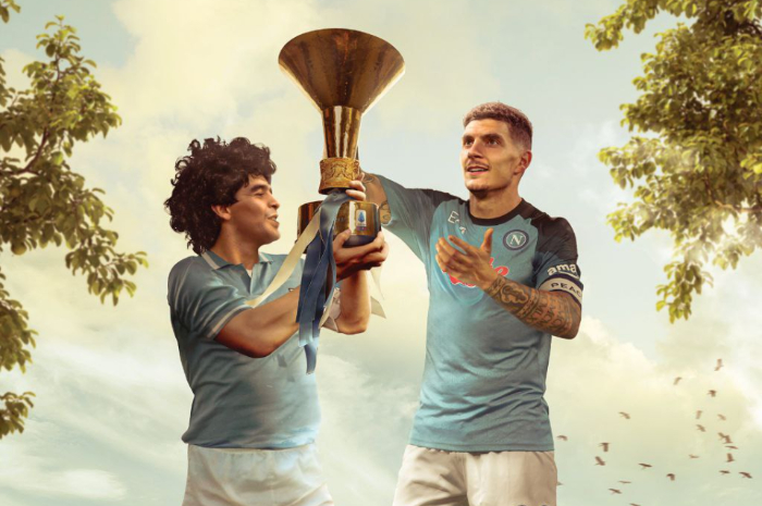 <p>Ket. Foto: Sketsa legenda Napoli yakni Diego Maradona, dengan pemain tim Partenopei di masa kini Giovanni Di Lorenzo (Foto/Twitter/@sscnapoliES)</p>
