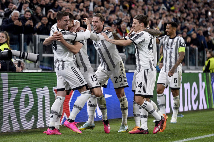 <p>Ket. Foto: Para pemain Juventus ketika merayakan gol kemenangan dari Federico Gatti, ssat melawan Sporting Lisbon di Liga Europa (Foto/Twitter/@juventusfc)</p>
