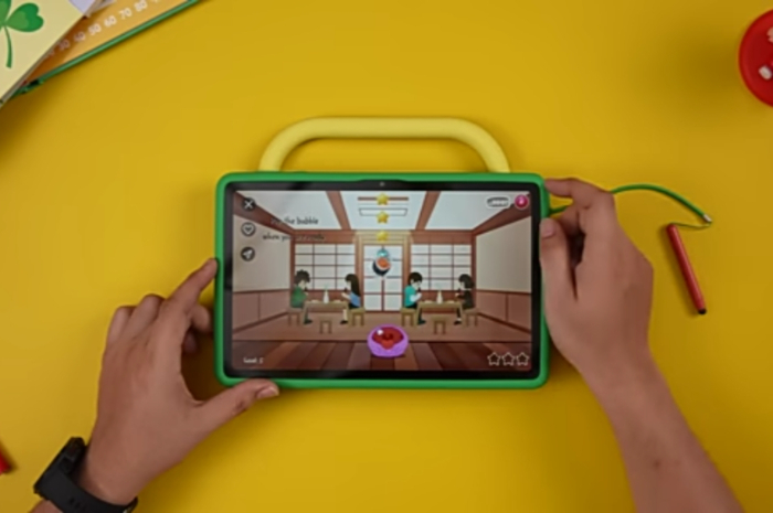 <p>Foto Huawei SE Kids Edition, tablet ramah anak yang memiliki harga jual Rp 3 jutaan (foto/youtube/@DKID)</p>
