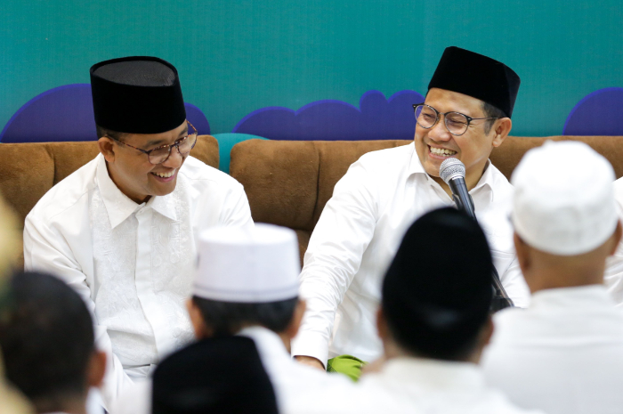 <p>Ket. Foto : Ibu Anies Baswedan Menitikkan Air  Mata Saat Anaknya Meminta Doa Restu untuk Pendaftaran Capres dan Cawapresnya<br />
(Foto/X/@cakimiNOW)</p>
