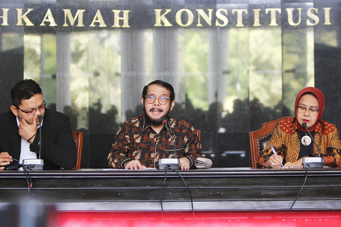 <p>Ket. Foto : Sebanyak 15 Guru Besar, Pengajar Hukum Tata Negara dan Aktivis Minta MKMK Jatuhkan Sanksi Berat<br />
(Foto/X/@officialMKRI)</p>
