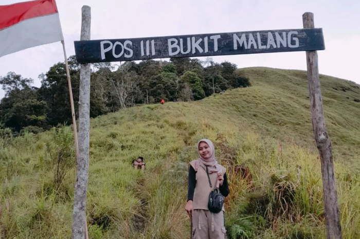 <p>Ket. Foto : Pesona Harmoni Alam yang Cantik dari Bukit Malang<br />
(Foto/Instagram/@lindaindriani_)</p>
